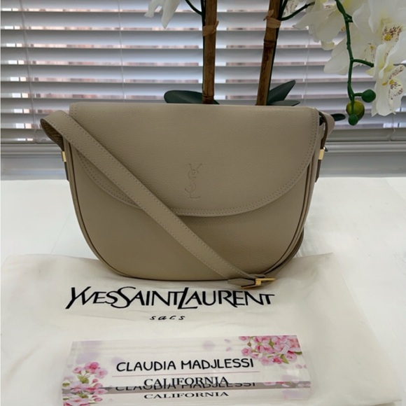 VINTAGE FLAP SMALL/ MEDIUM SIZE BAG - Picture 1 of 14